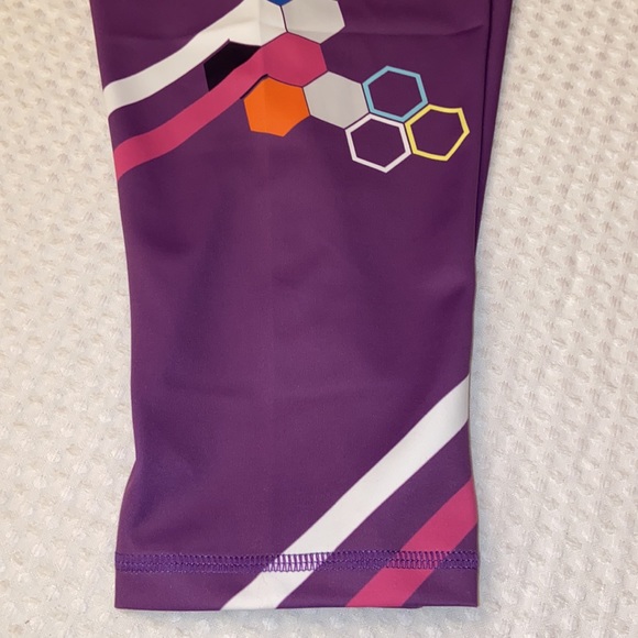 NEW! $78 SCOUT DESIGNS Geometric Hexagonal Capri Crop Leggings S Purple - Picture 11 of 14